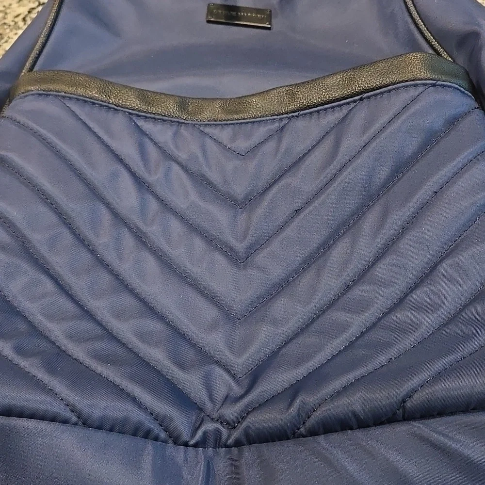 STEVE MADDEN BACKPACK WITH INCLUDED FRONT QUILTED POUCH FOR A TABLET. BLUE/GREY.